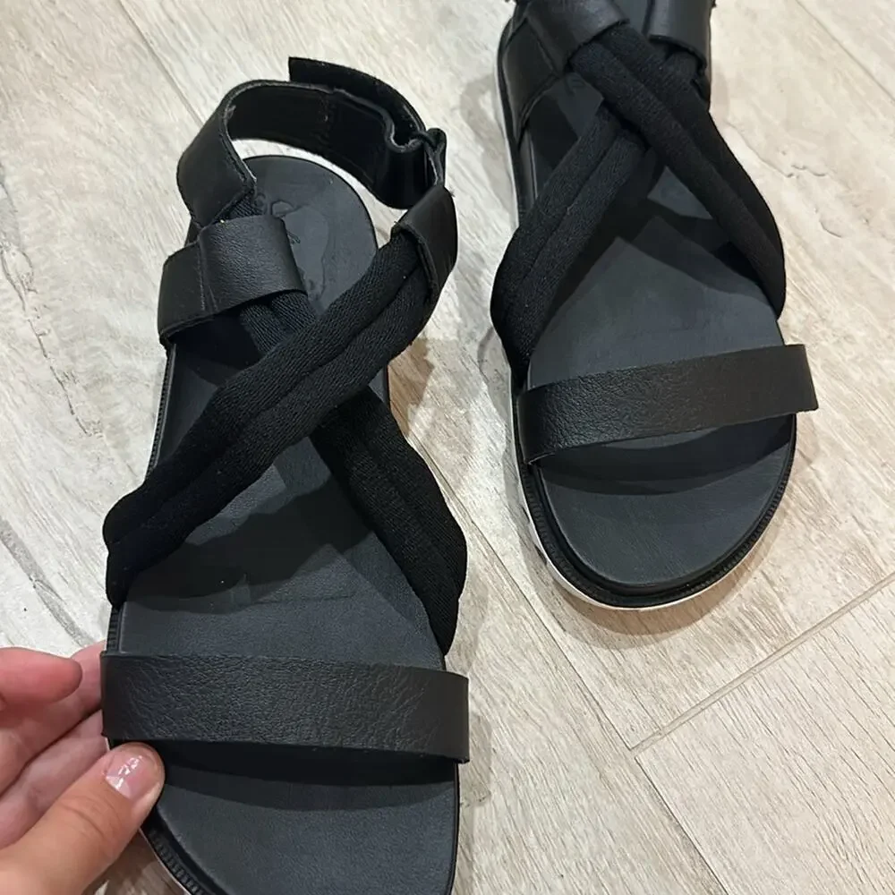 NWOT Sorel Women's Roaming™ Decon‎ Sandal - Size 9, Stylish & Comfortable!